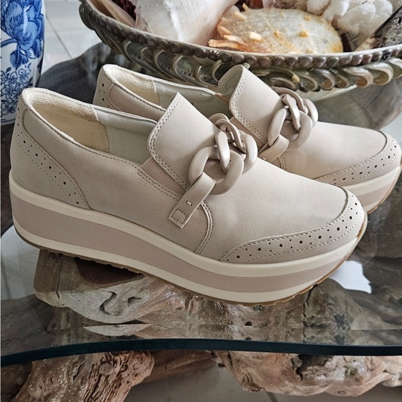 NEW 9 Dolce Vita Bizzie Platform Wedge Loafer Sneaker w/ Chain Detail - Dune - Picture 13 of 13